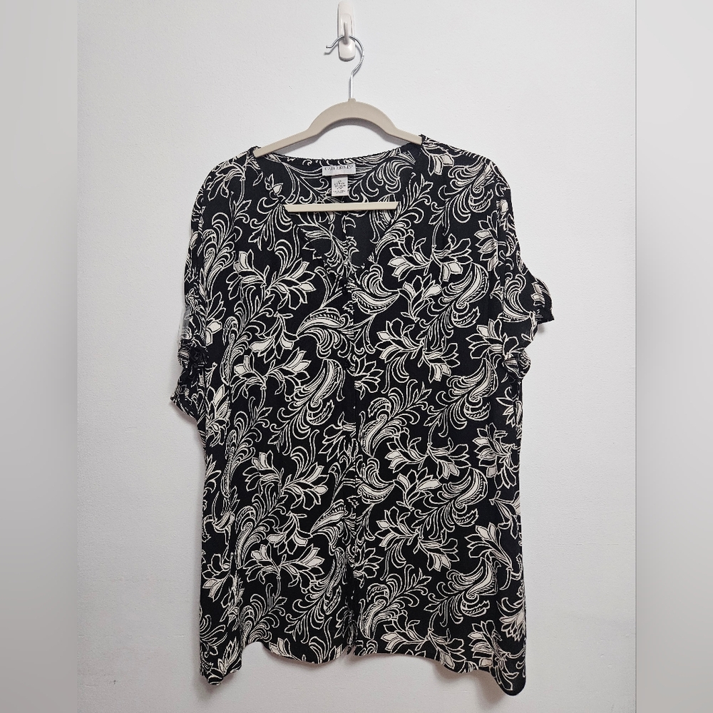 Catherine's short sleeve 2x top